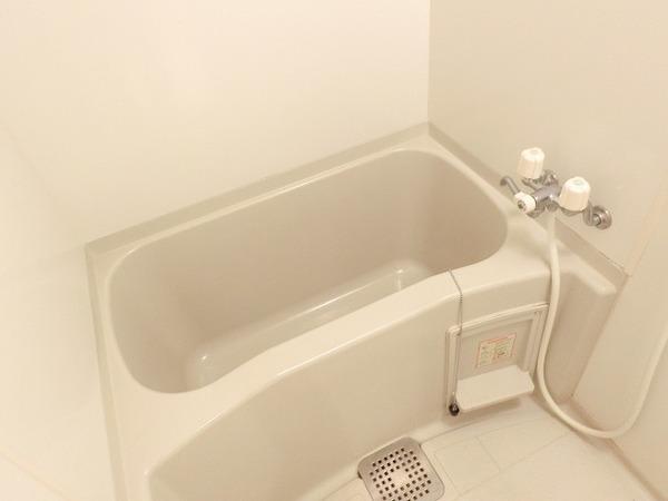 バス・シャワールーム　キレイにリフォームされています！