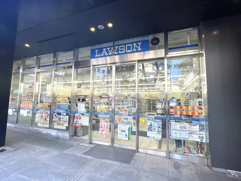 コンビニ　ローソン赤坂氷川公園前店（コンビニ）まで102m