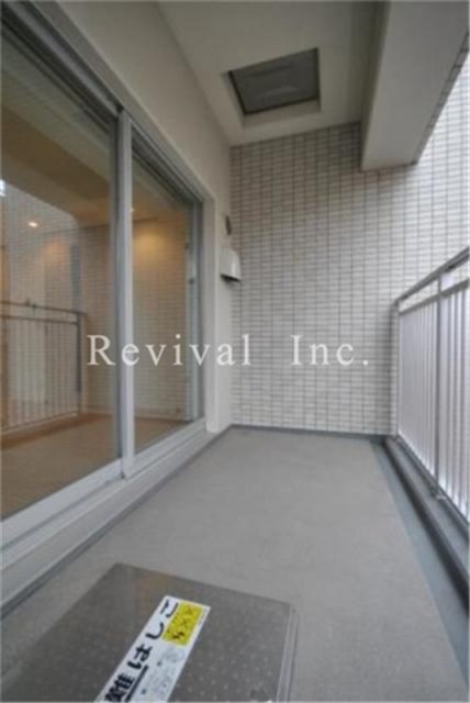 バルコニー　日当たりのよいバルコニーでございます