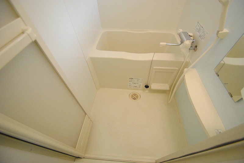 バス・シャワールーム　浴室乾燥機付きのバスルーム