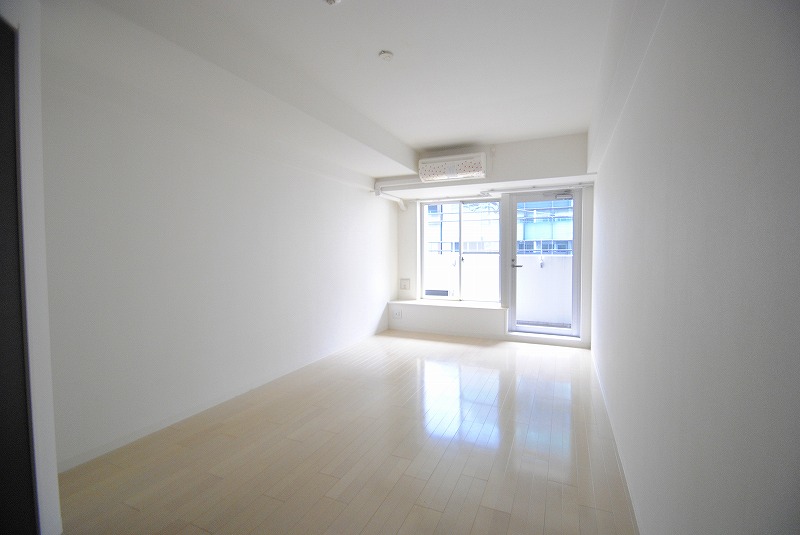 居室・リビング　白を基調としたお部屋です