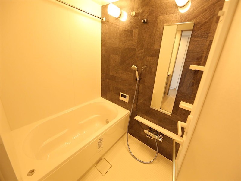 バス・シャワールーム　浴室暖房乾燥機付　追い焚き・オートバス機能付お風呂