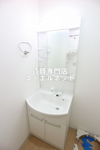 洗面設備　清潔感ある独立洗面台で毎日気持ちよく♪