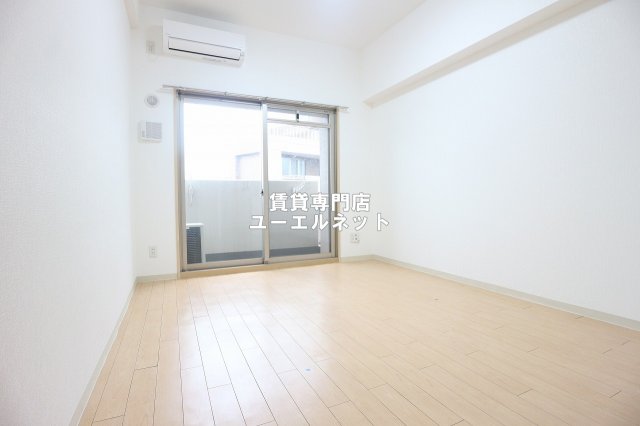 居室・リビング　ゆったりとくつろげる、落ち着きのある居室空間です