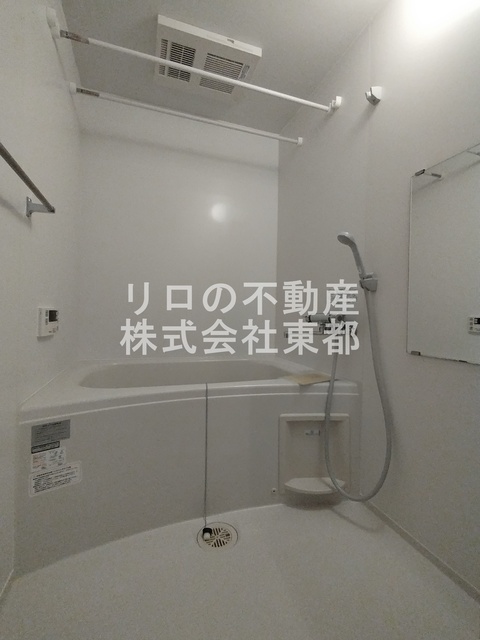 バス・シャワールーム　浴室には乾燥機が付いているので便利ですね☆