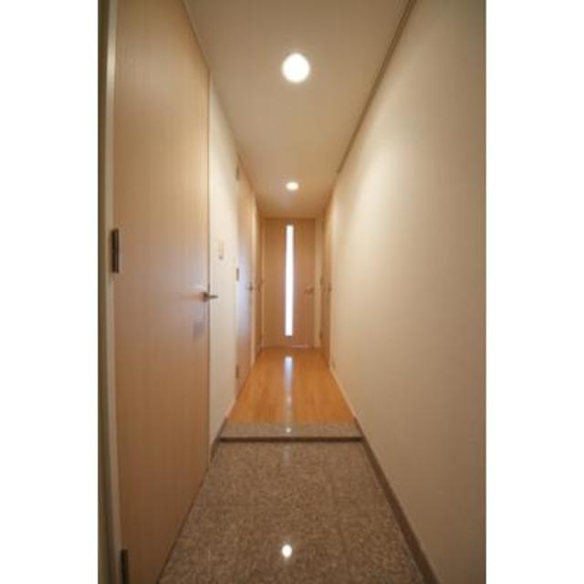 玄関　※写真は同タイプ住戸です。