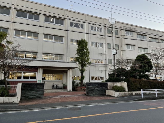 中学校　横浜市立新田中学校（中学校）まで1097m