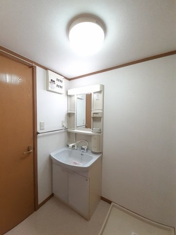 洗面設備　脱衣スペースもあります