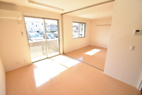 居室・リビング　※同物件別室※