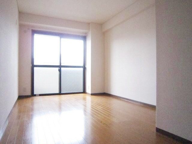 居室・リビング　☆洋室６．８帖☆