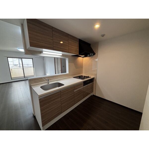 キッチン　※同タイプ部屋の３０３号室にて撮影しております。