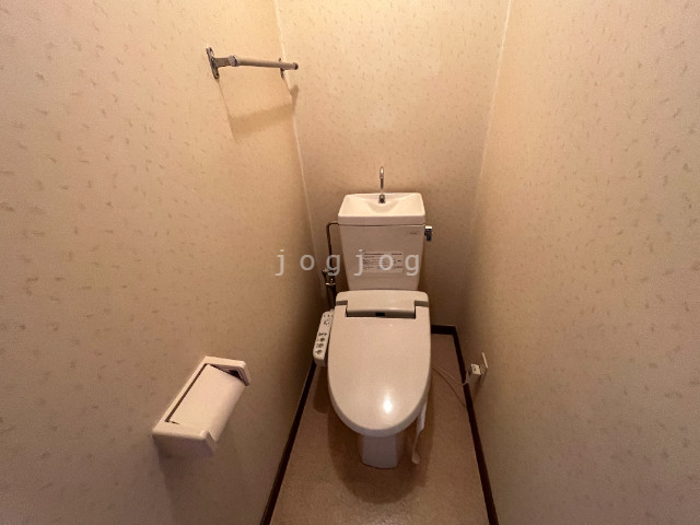 トイレ　温水洗浄便座付き