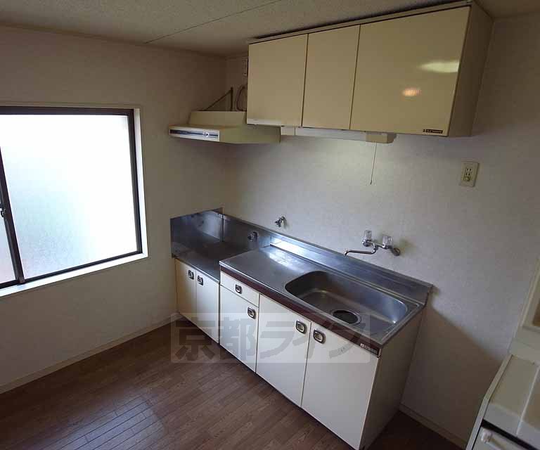 キッチン　２口コンロ置けます。