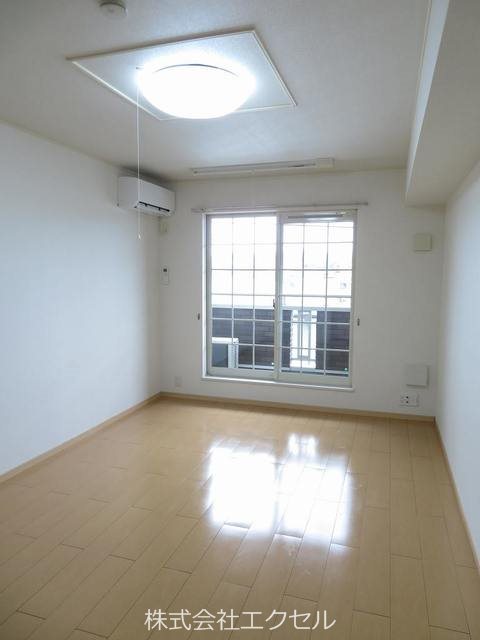 居室・リビング　エアコン完備で一年中快適にお過ごしいただけます。