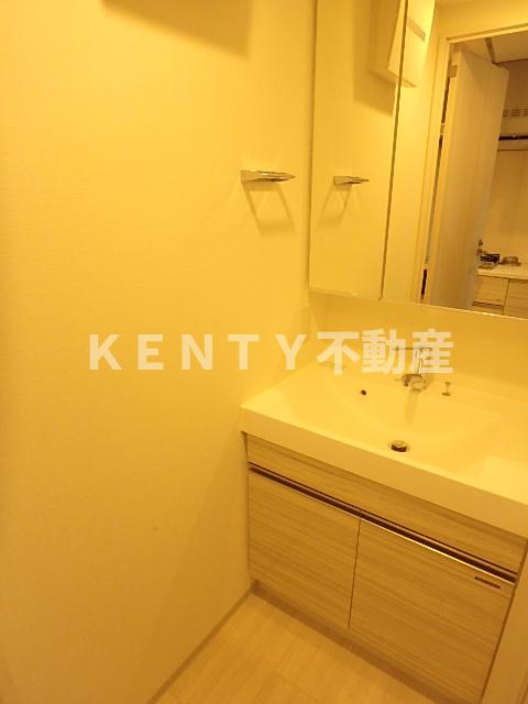 洗面設備　ゆったりとスペースのある洗面所