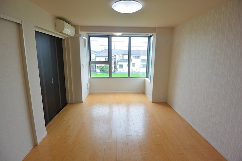 居室・リビング　フローリング仕上げ