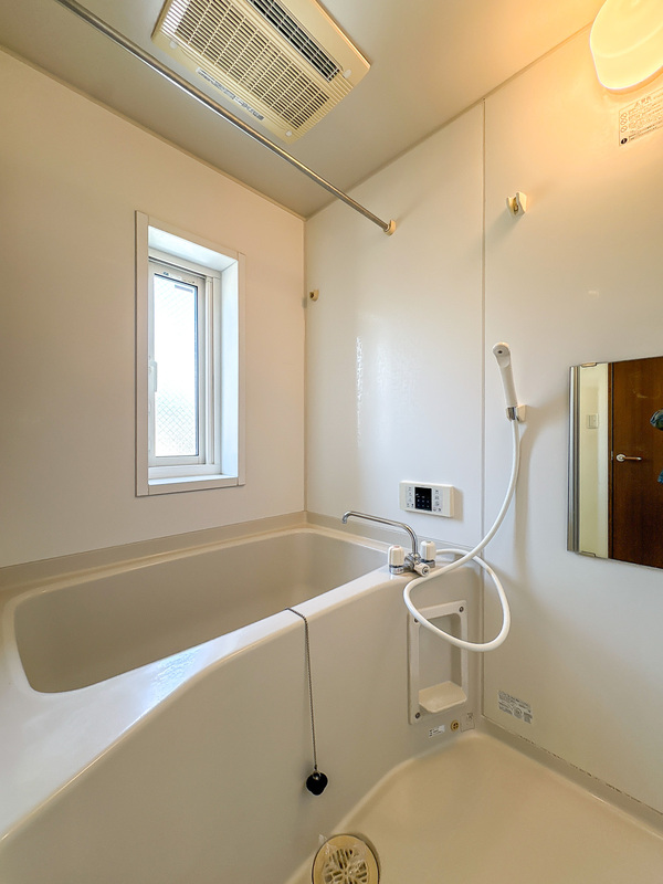 バス・シャワールーム　コンパクトで使いやすいお風呂です