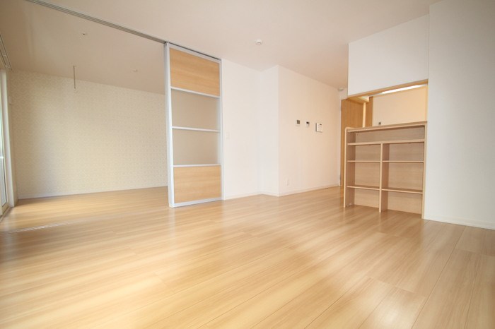 居室・リビング　リビングは広々12.4帖♪