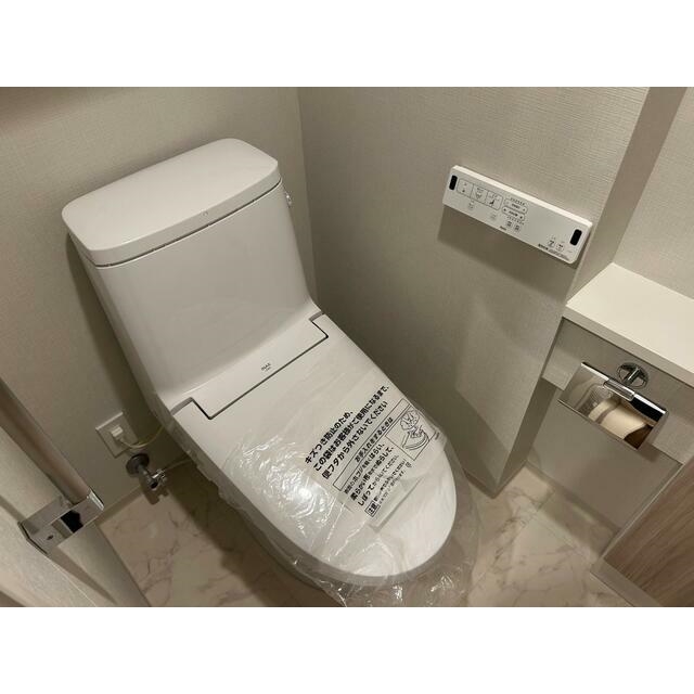 トイレ　落ち着いた色調のトイレです