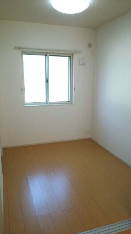 洗面設備　明るい洗面所です