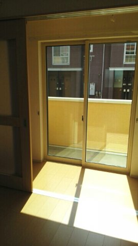 バルコニー　陽当たり良好なバルコニーです