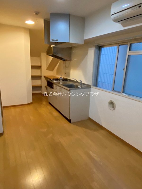 居室・リビング　キッチンまわり