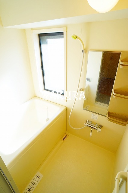 バス・シャワールーム　雨の日でも安心の浴室乾燥機付きです♪