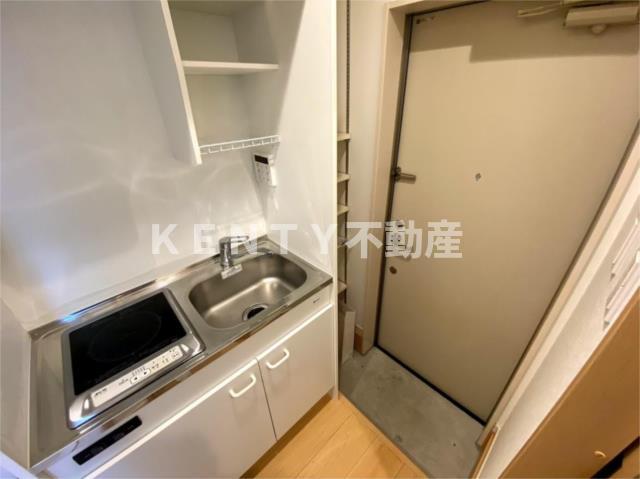 キッチン　コンパクトなキッチンで掃除もラクラク