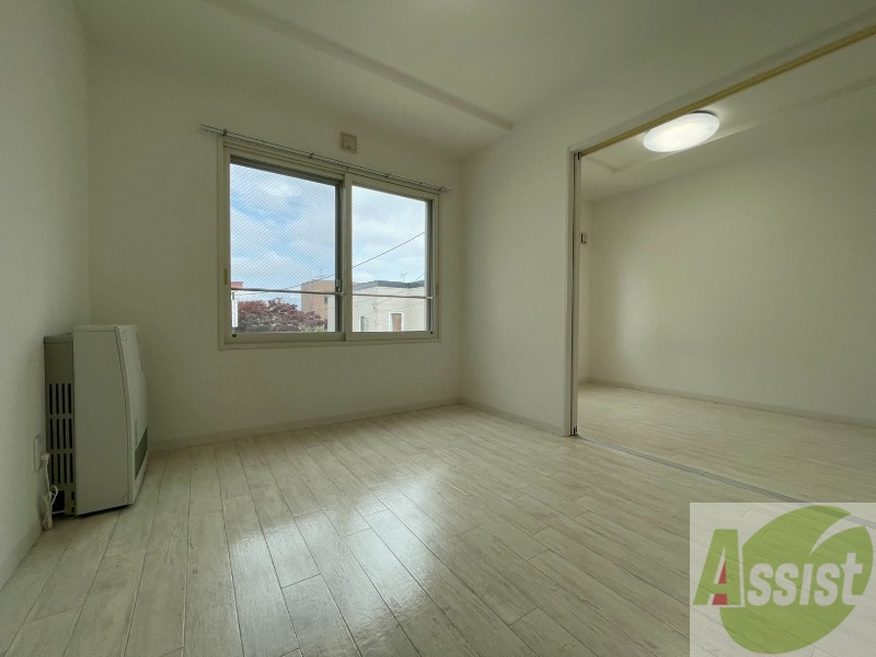 居室・リビング　広くてきれいなリビングです！快適に過ごせそうですね。