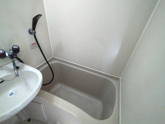 バス・シャワールーム　シンプルなユニットバスです！
