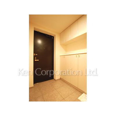 玄関　同タイプ2階のお部屋を撮影。仕様が異なることがあります。