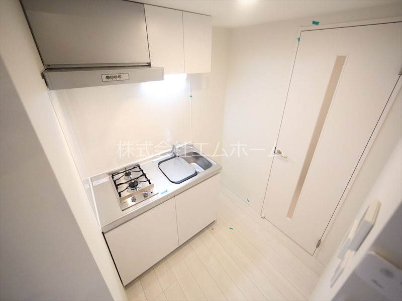 キッチン　システムキッチン（ガス2口コンロ付）同型写真