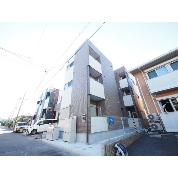 建物外観　外観パース　オートロック付　宅配ＢＯＸ有り