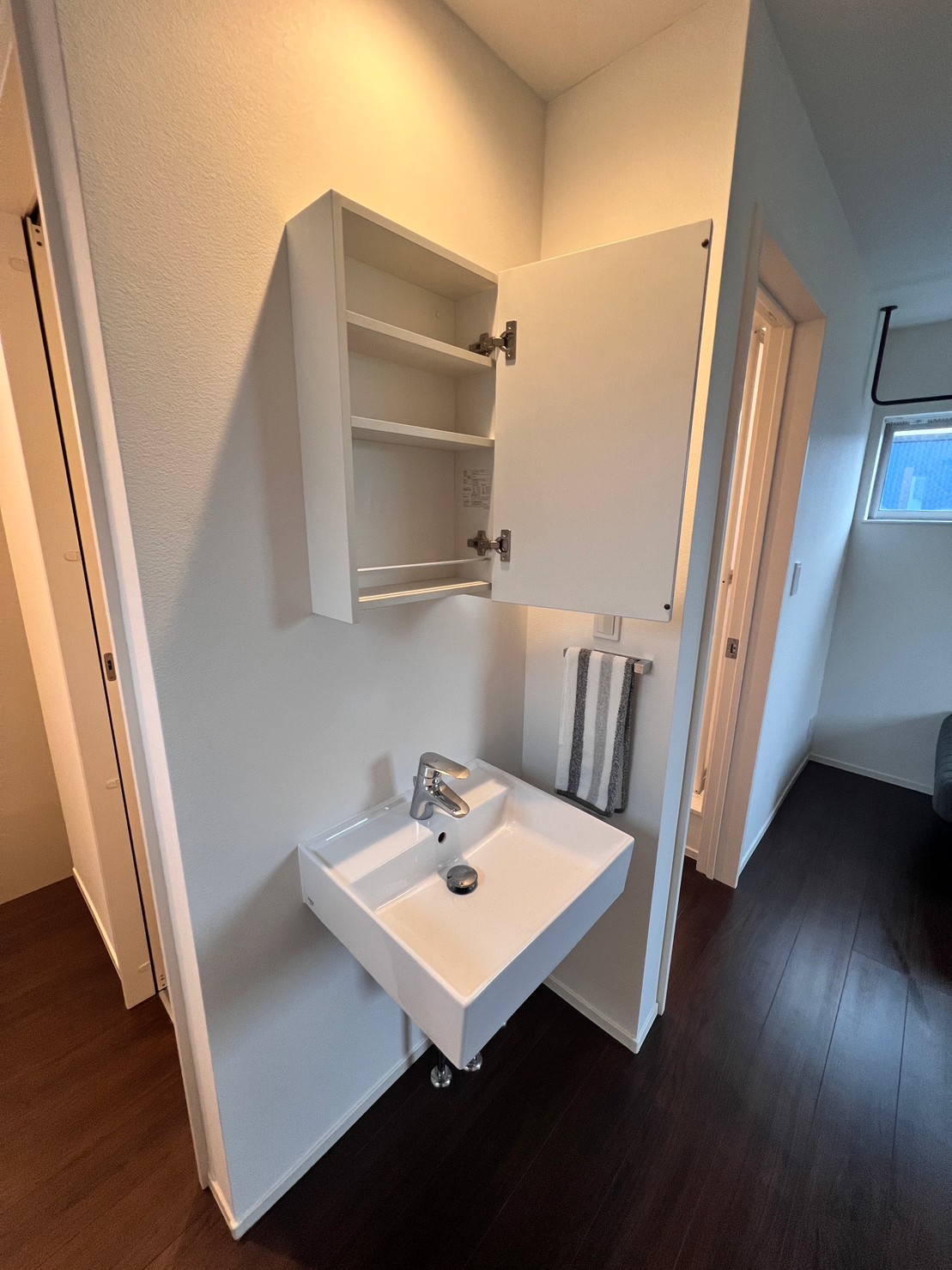 洗面設備　モデルルーム仕様/別室参考写真