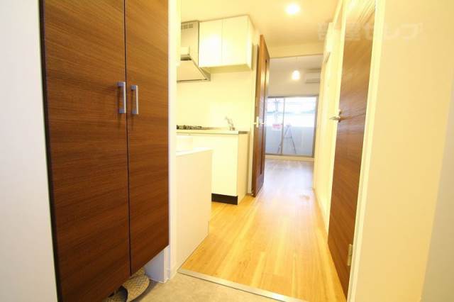 玄関　玄関からの写真です。（写真はモデルルームです）