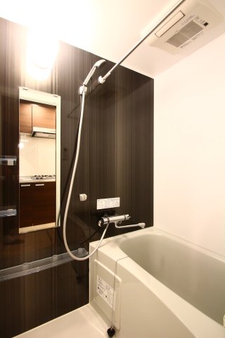 バス・シャワールーム　清潔感のある快適バスルーム♪