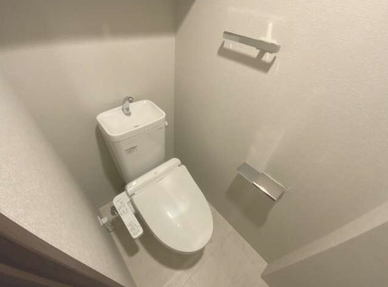 トイレ　別タイプ部屋　参考写真です