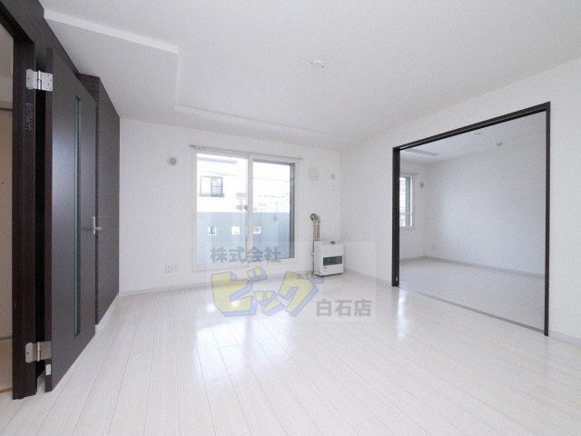 居室・リビング　広々リビングです♪