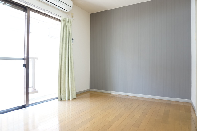 居室・リビング　★南向き７帖洋室です★※カーテンは設備ではありません