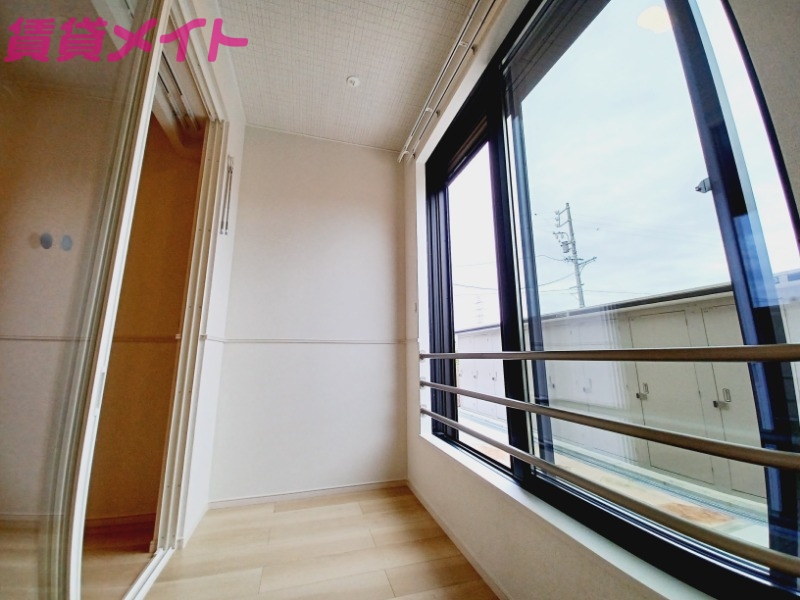 バルコニー　同タイプの画像です