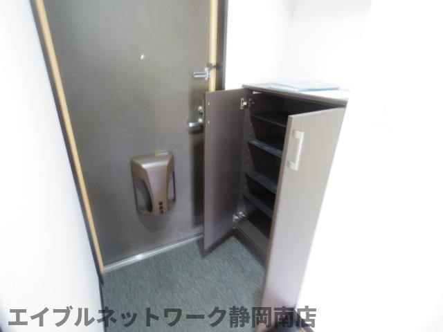 玄関　落ち着いた玄関です