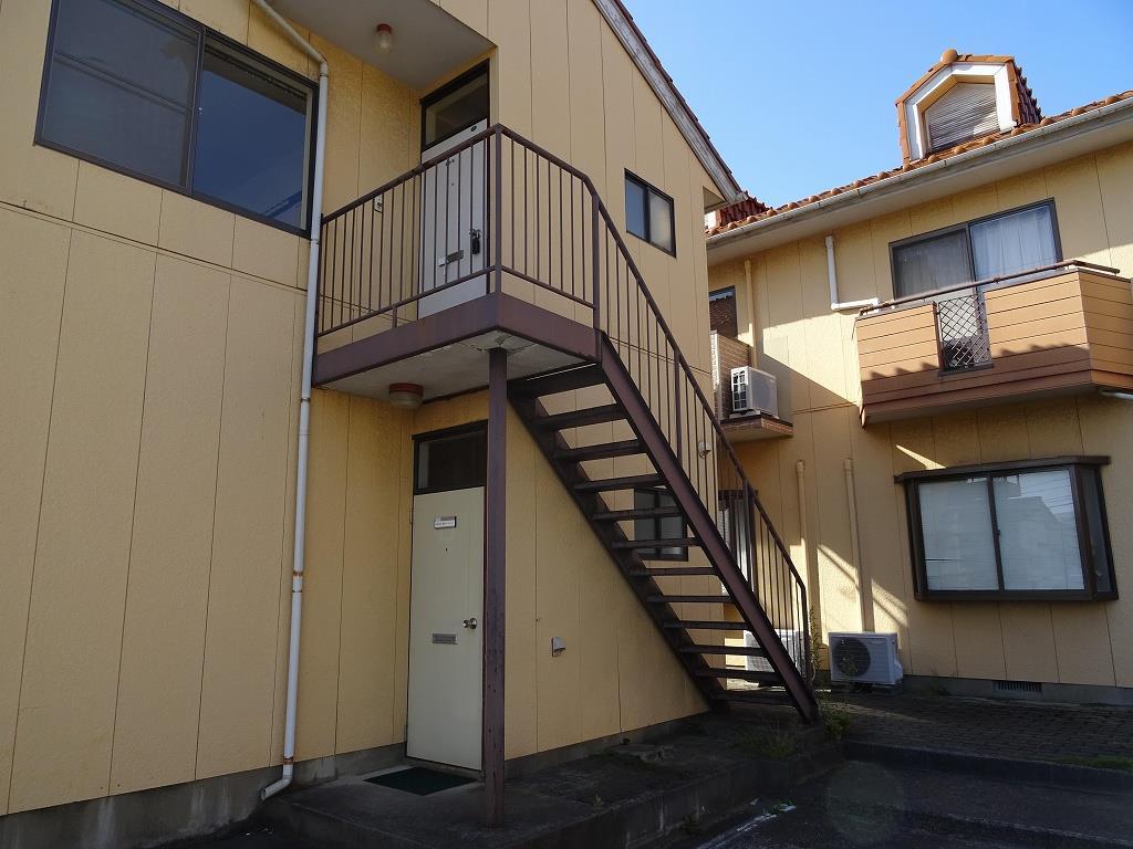 その他設備　独立の棟です！お部屋専用の階段です！