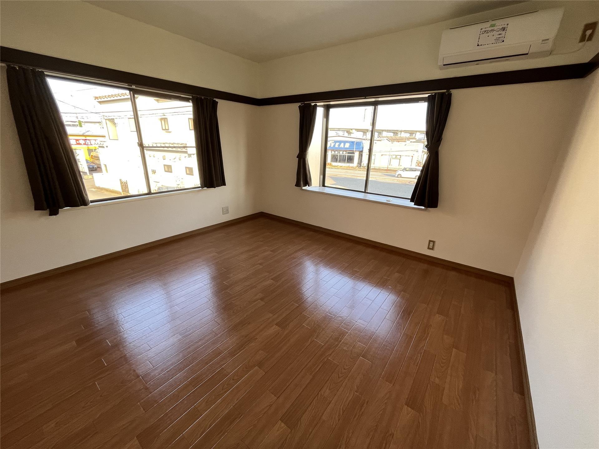 居室・リビング　２面採光の明るいお部屋です！