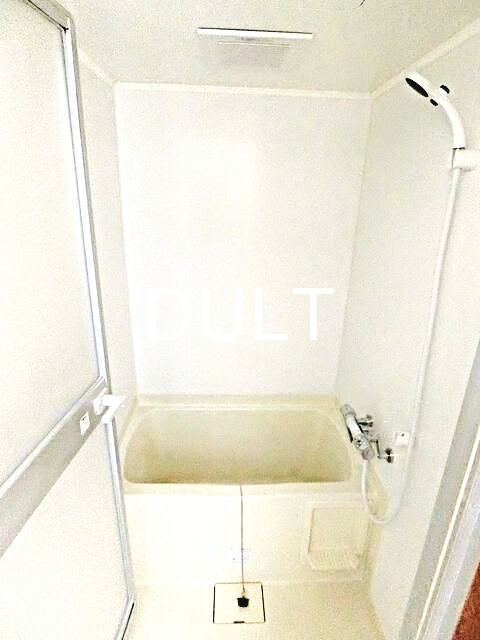 バス・シャワールーム　バスルームです。