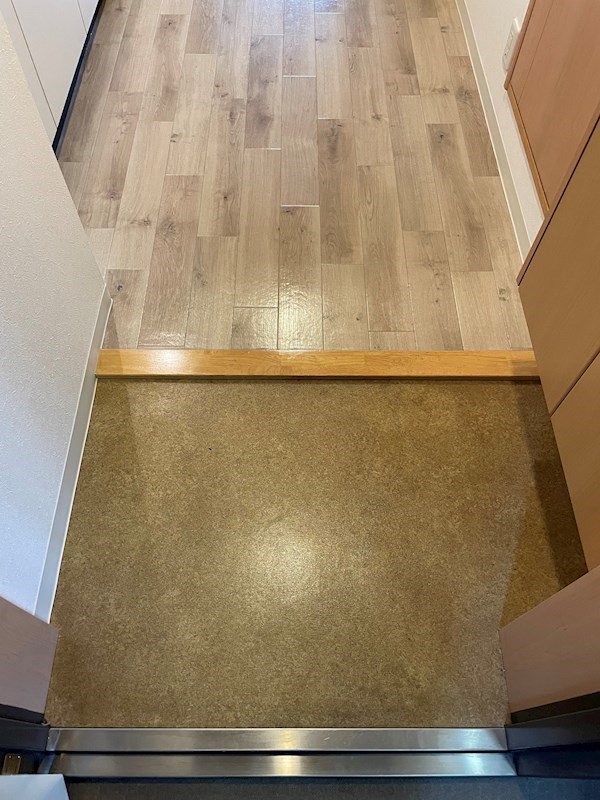 玄関　※同物件別部屋参考写真