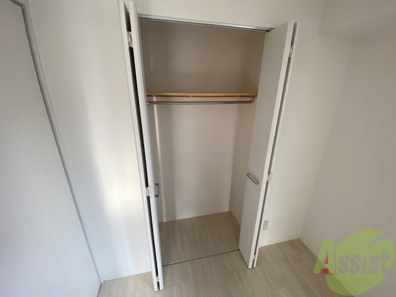 収納　クローゼットは奥行きもあり、荷物が多い方でも安心です。