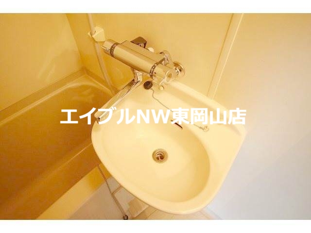 洗面設備　サーモン水栓