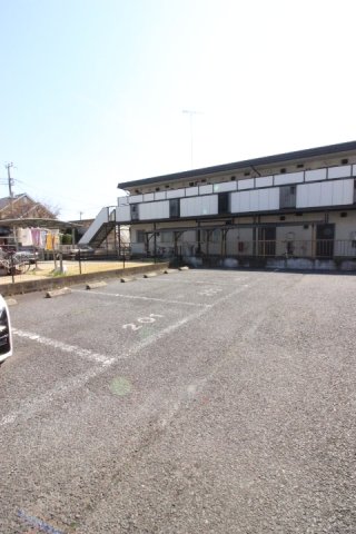 駐車場　目の前にある駐車場　愛車も常に見えますので安心です。
