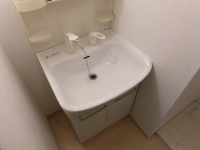 洗面設備　清潔感のある洗面所です