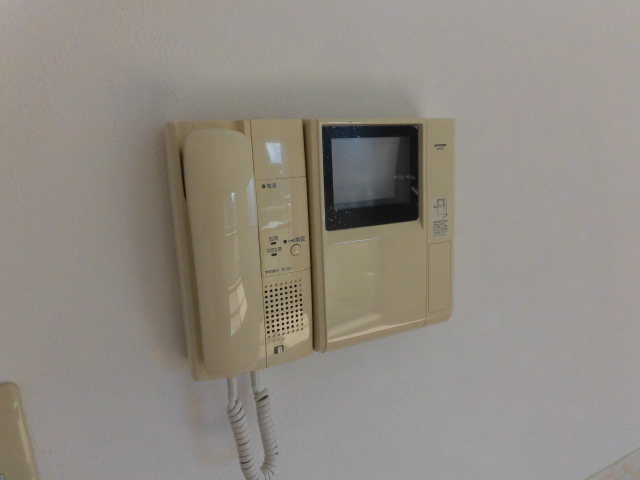 セキュリティ　カメラ付きのインターホンがあります